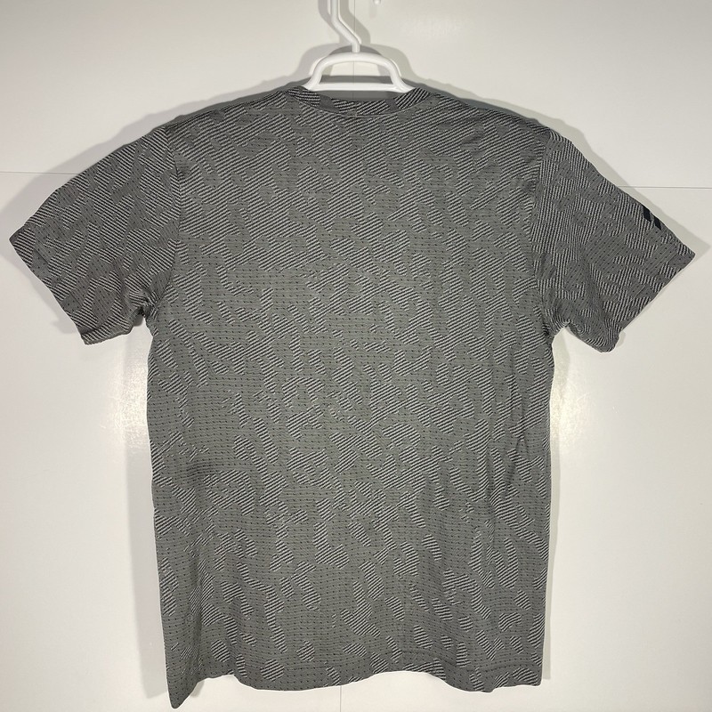 Lululemon Camo Barry's Shirt Mens Large Short Sleeve Movement Is Medicine Gray gallery