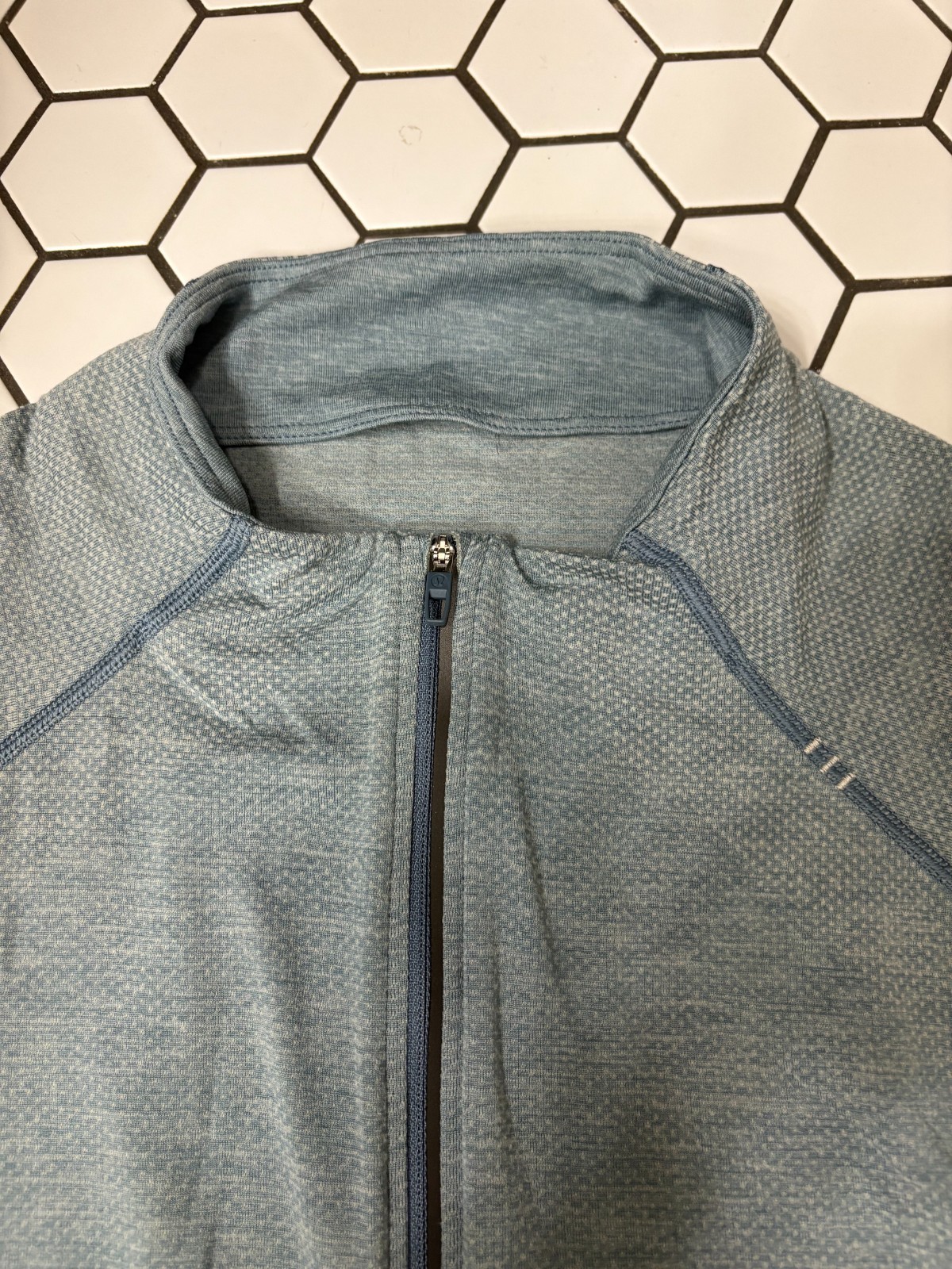 Lululemon Metal Vent Tech 1/4 Zip Mens XXL Blue Green Pullover gallery