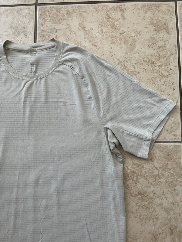 Lululemon Metal Vent Tech Men’s Short Sleeve Light XL Running Training Gym Top gallery