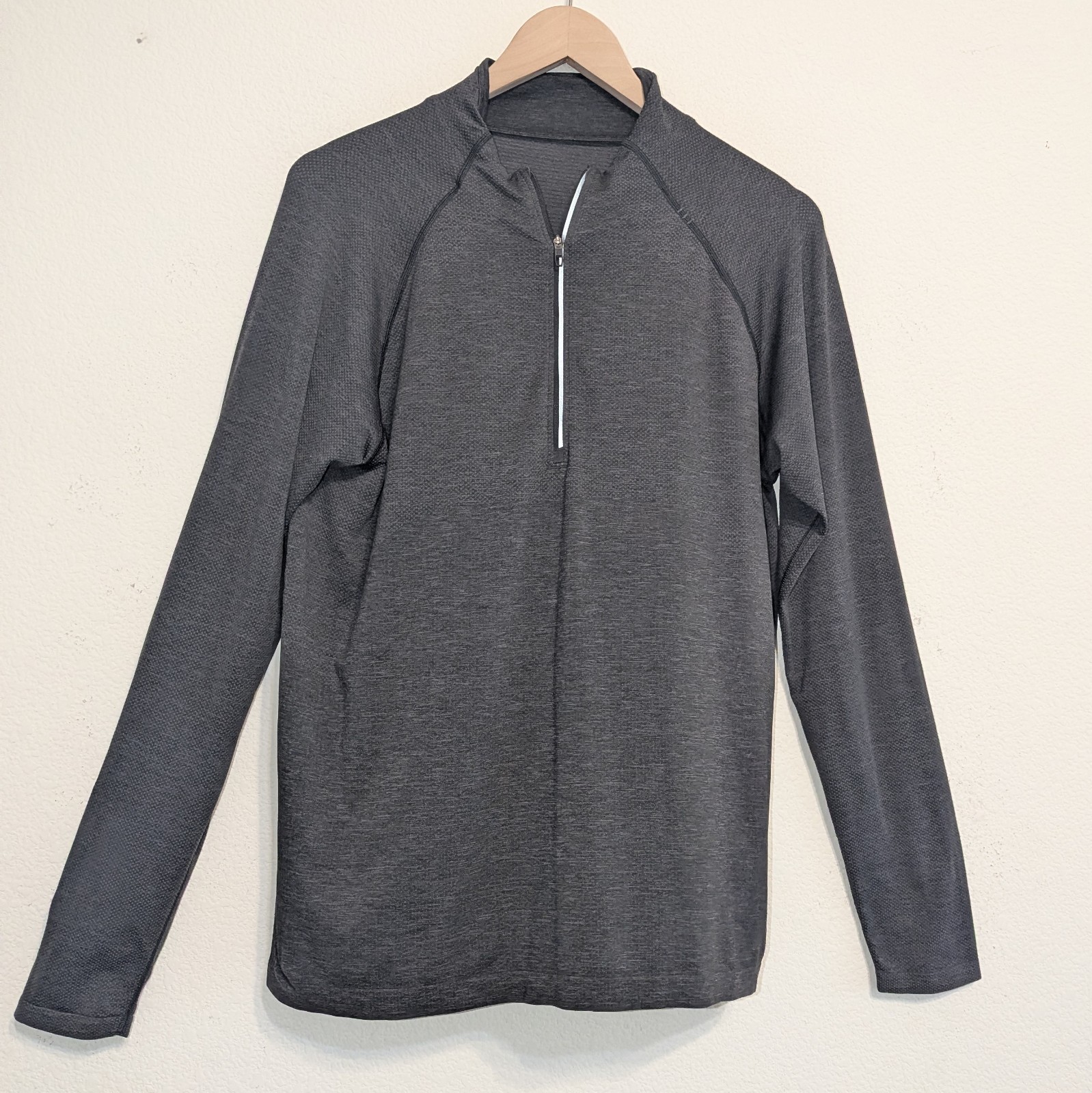 Lululemon Metal Vent Tech Black Half Zip Aloha Collection Whale Tail Size Large gallery