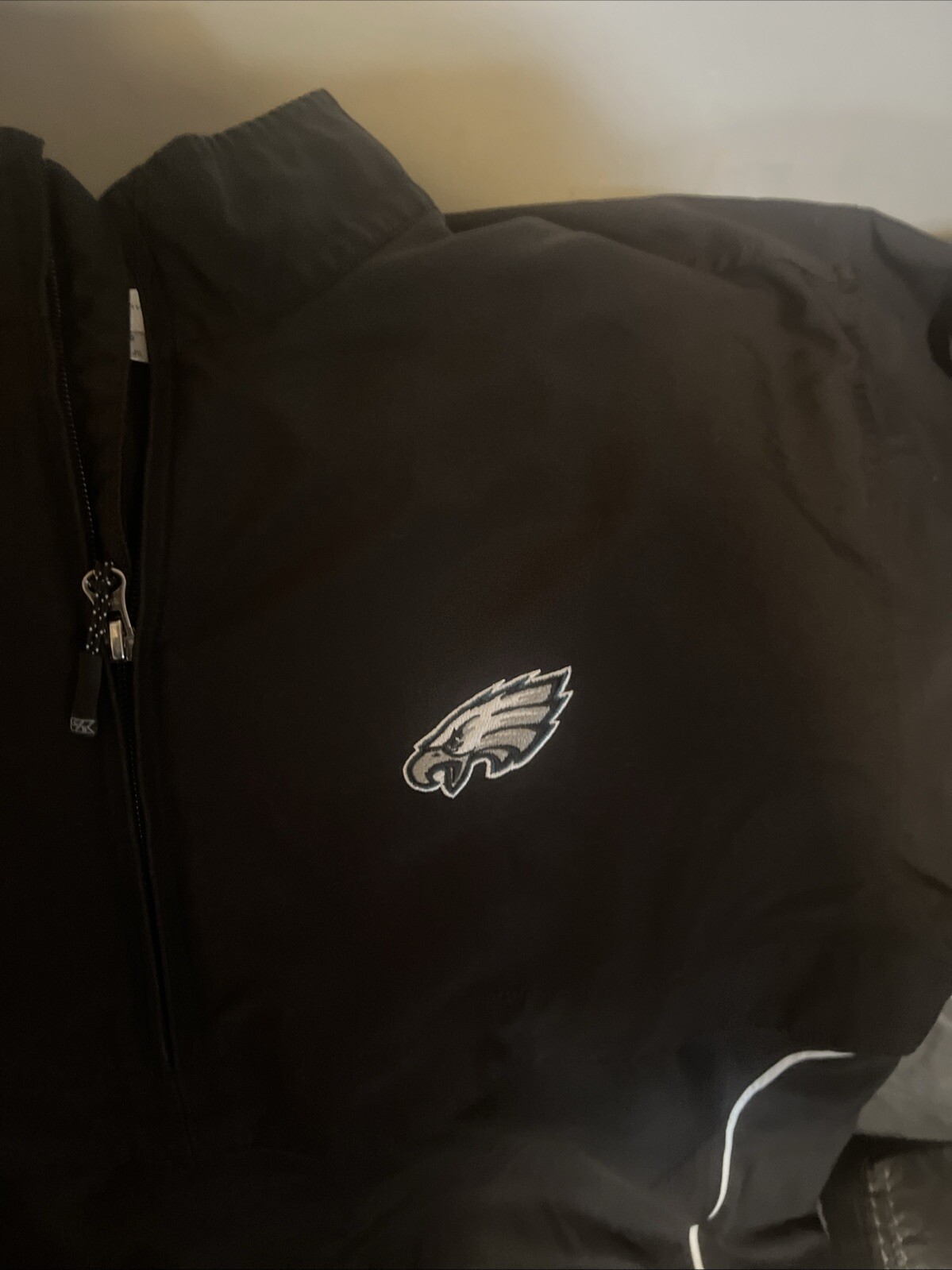 Cutter & Buck CB Windtec Philadelphia Eagles Large Short Sleeve Shirt gallery