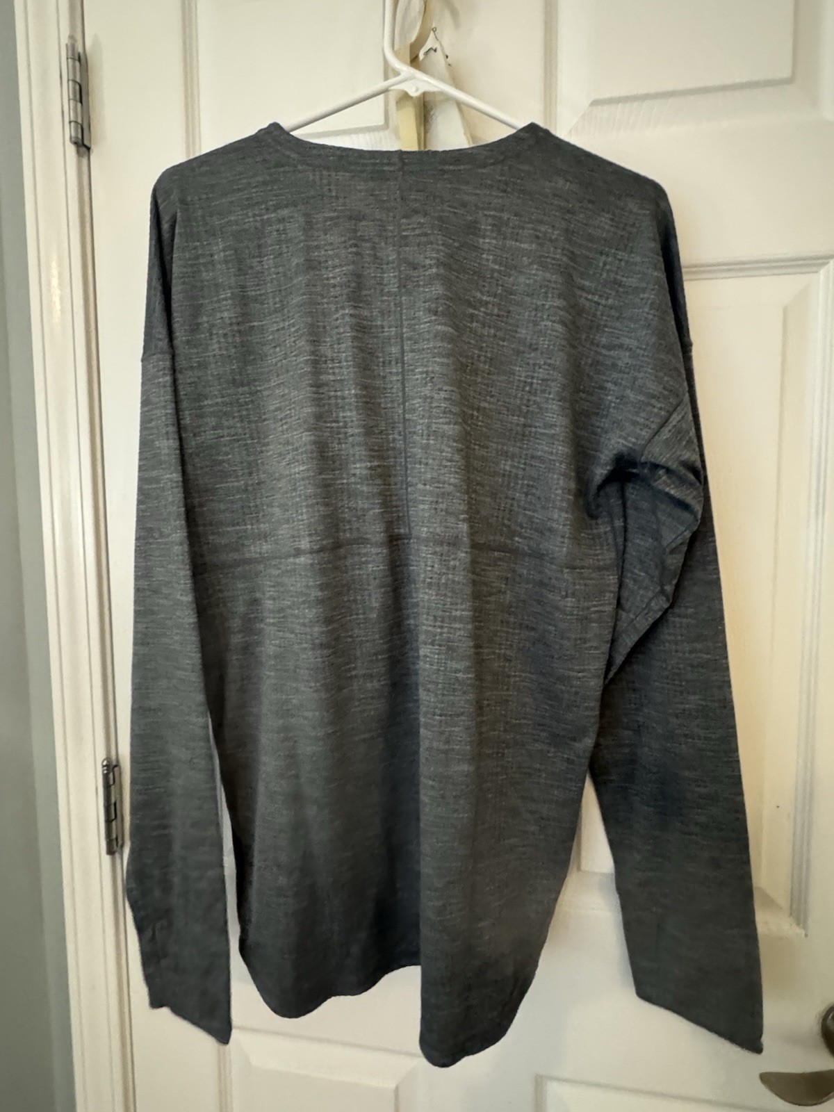 Nike Yoga Dri-Fit Yoga Move to Zero Training Top Thumbholes Grey Men's Size S gallery