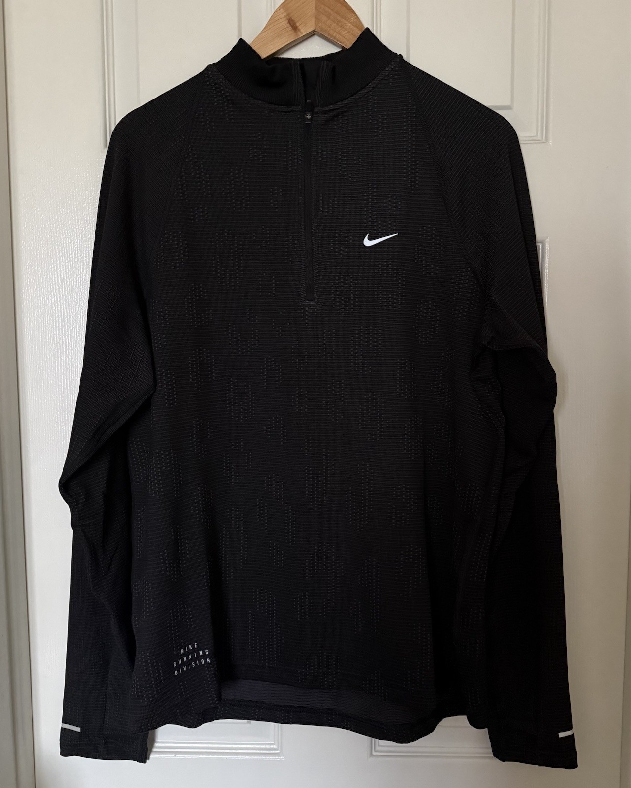 Nike $150 Men’s Medium Pinnacle Running Division 1/2 Zip Shirt Black FZ1121-010 gallery