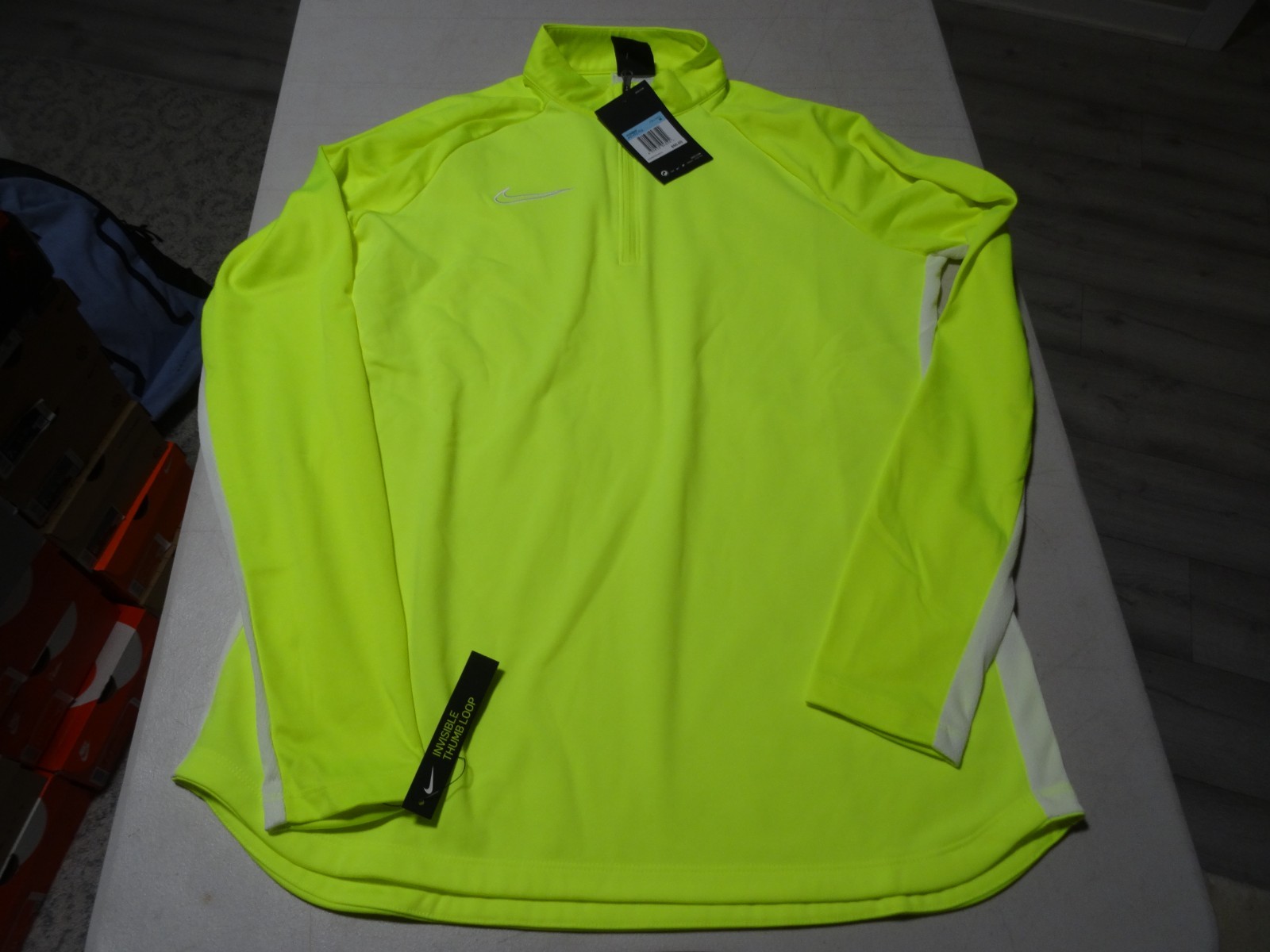 NEW NWT Nike RUNNING 1/2 Zip Top SIZE M - WOMENS DRI FIT AO1470-702 Volt/White gallery