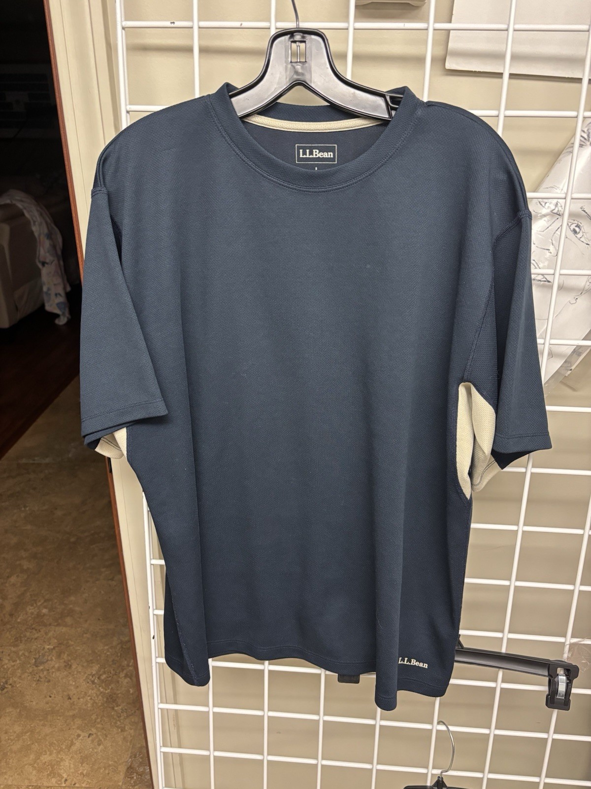L.L. Bean Men’s Regular Size Large Performance Trail T (ODUN2) Navy Blue Tan EUC gallery