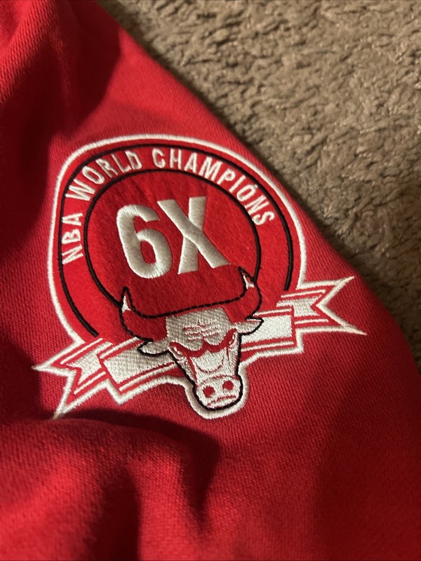Mitchell & Ness NBA Chicago Bulls Champ City Jordan Three Peat Hoodie Medium gallery