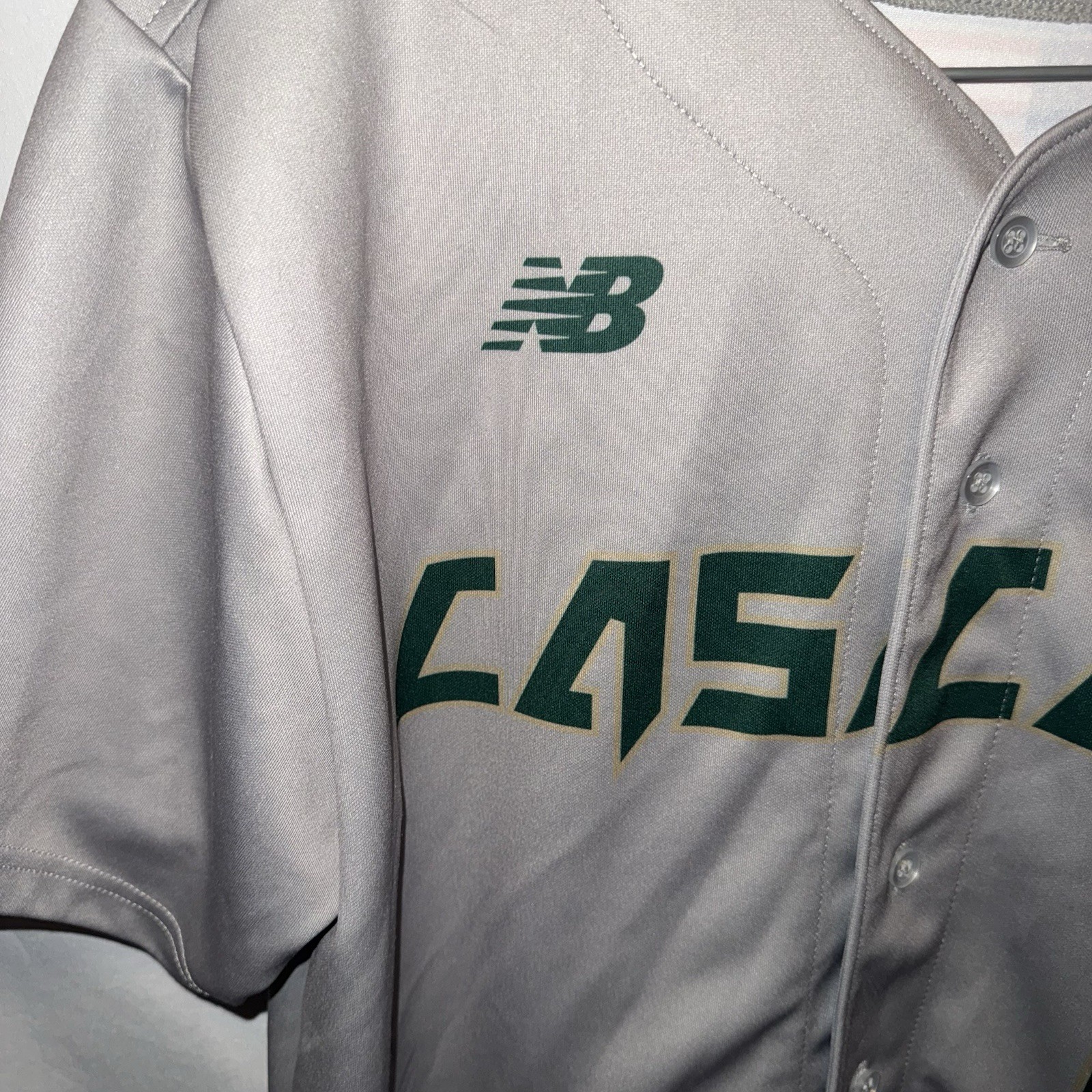 New Balance Gray Button-Up Short Sleeve Baseball Jersey Men's Size Large gallery