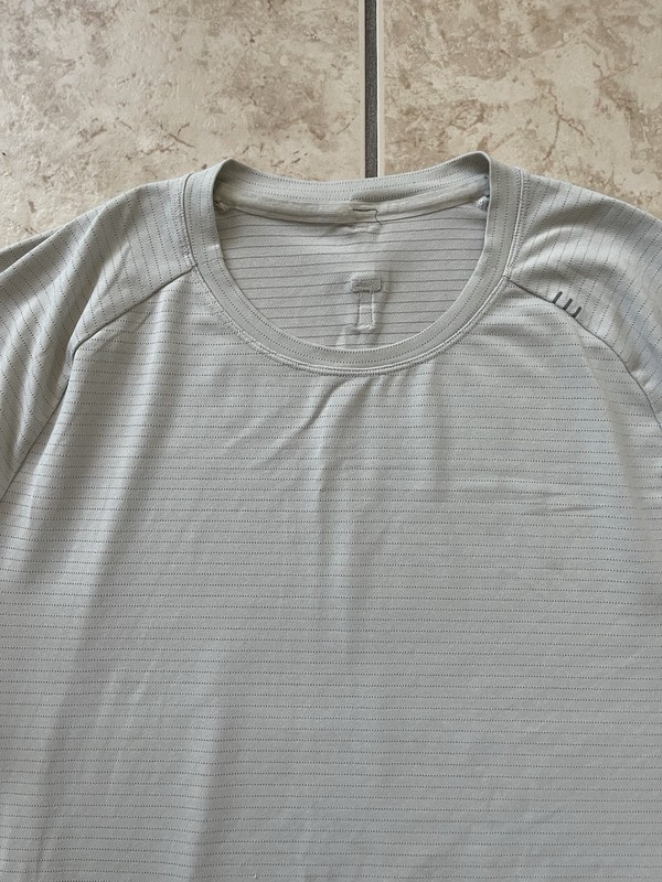 Lululemon Metal Vent Tech Men’s Short Sleeve Light XL Running Training Gym Top gallery