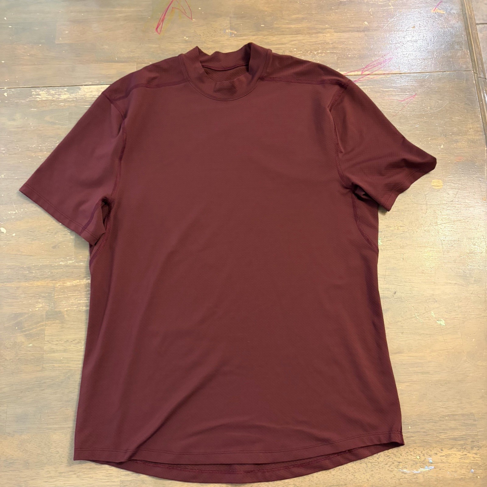 Lululemon License to Move T-Shirt Mens Medium Burgundy Mock Neck Waffle Knit gallery