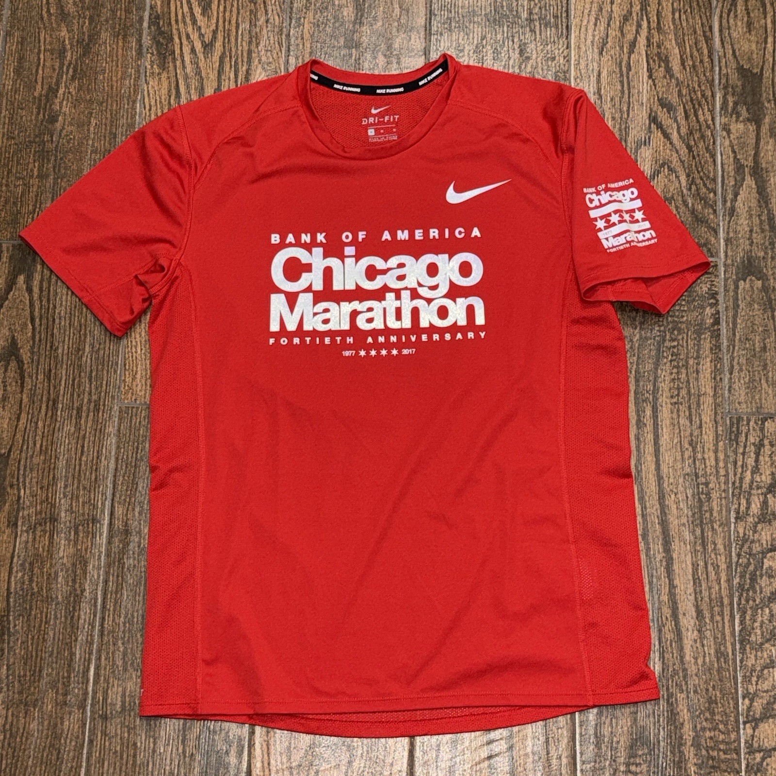 Chicago Marathon 2017 Mens Nike Dri Fit 40th Anniversary RED T Shirt Size Medium gallery