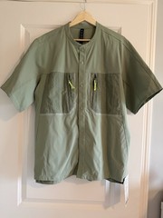 Lululemon Water Repellent Hiking Short Sleeve Shirt Men Size M LRLG NWT