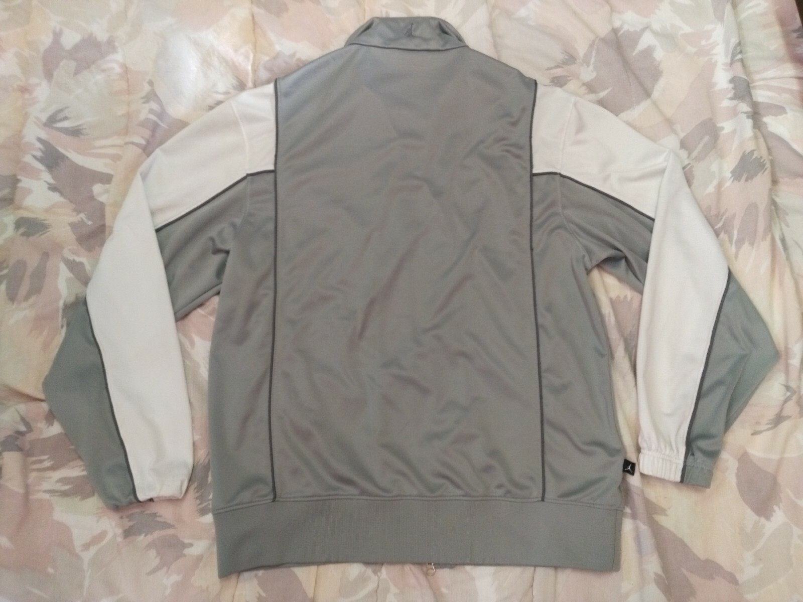 Nike Air Jordan Mens Full Zip Jacket Size Medium M Gray White Track Jacket Rare! gallery