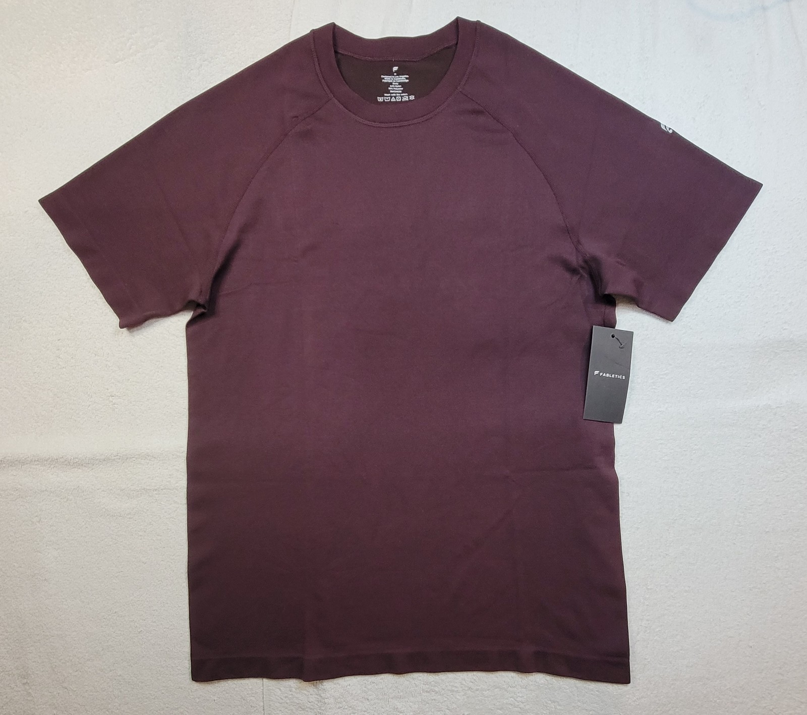 Fabletics Mens The Training Day Tee Stretch Knit Oxblood Plum M NWT MSRP $54.95 gallery