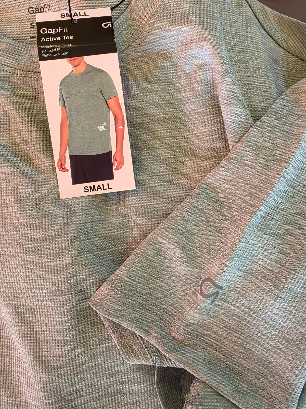 GapFit Active Tee Men’s Small NWT Green Heather Performance Moisture Wicking gallery
