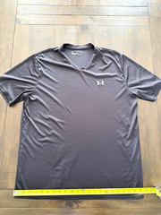Under Armour Men’s XL Black Loose Fit Stretch Knit V-Neck Short Sleeve Logo Tee