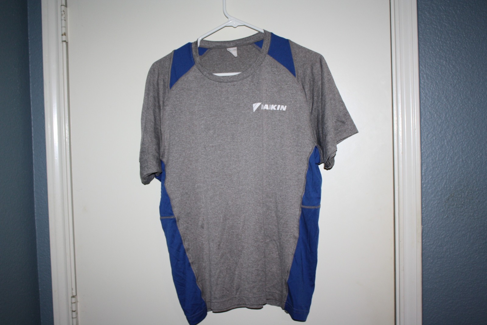 Sport-Tek Colorblock Competitor Tee Daikin Branded size Medium - good condition gallery
