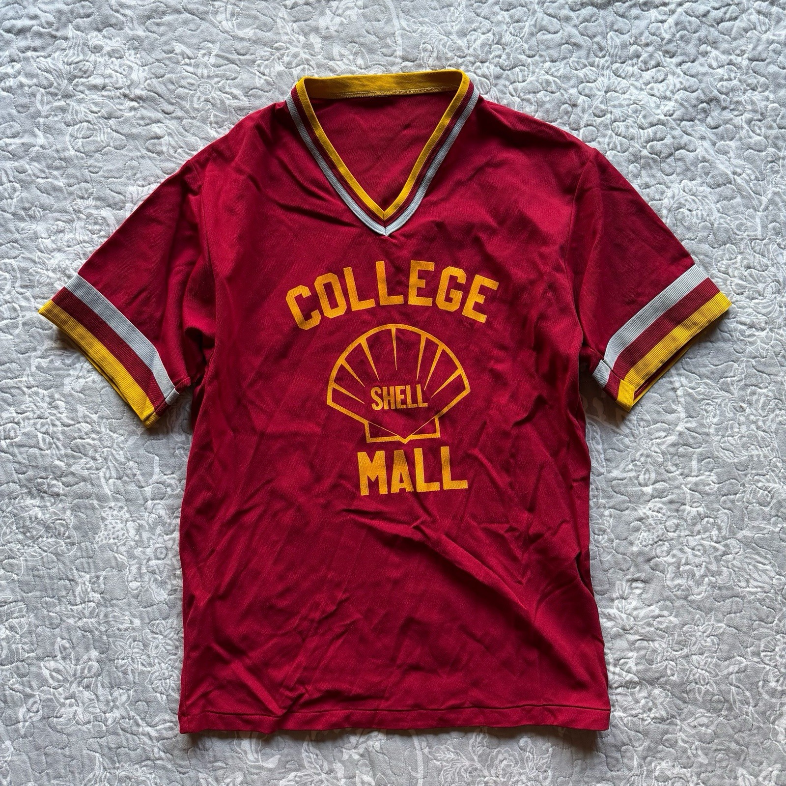 True Vintage V Neck Jersey T Shirt Size M 70s Shell Gas College Mall USA gallery