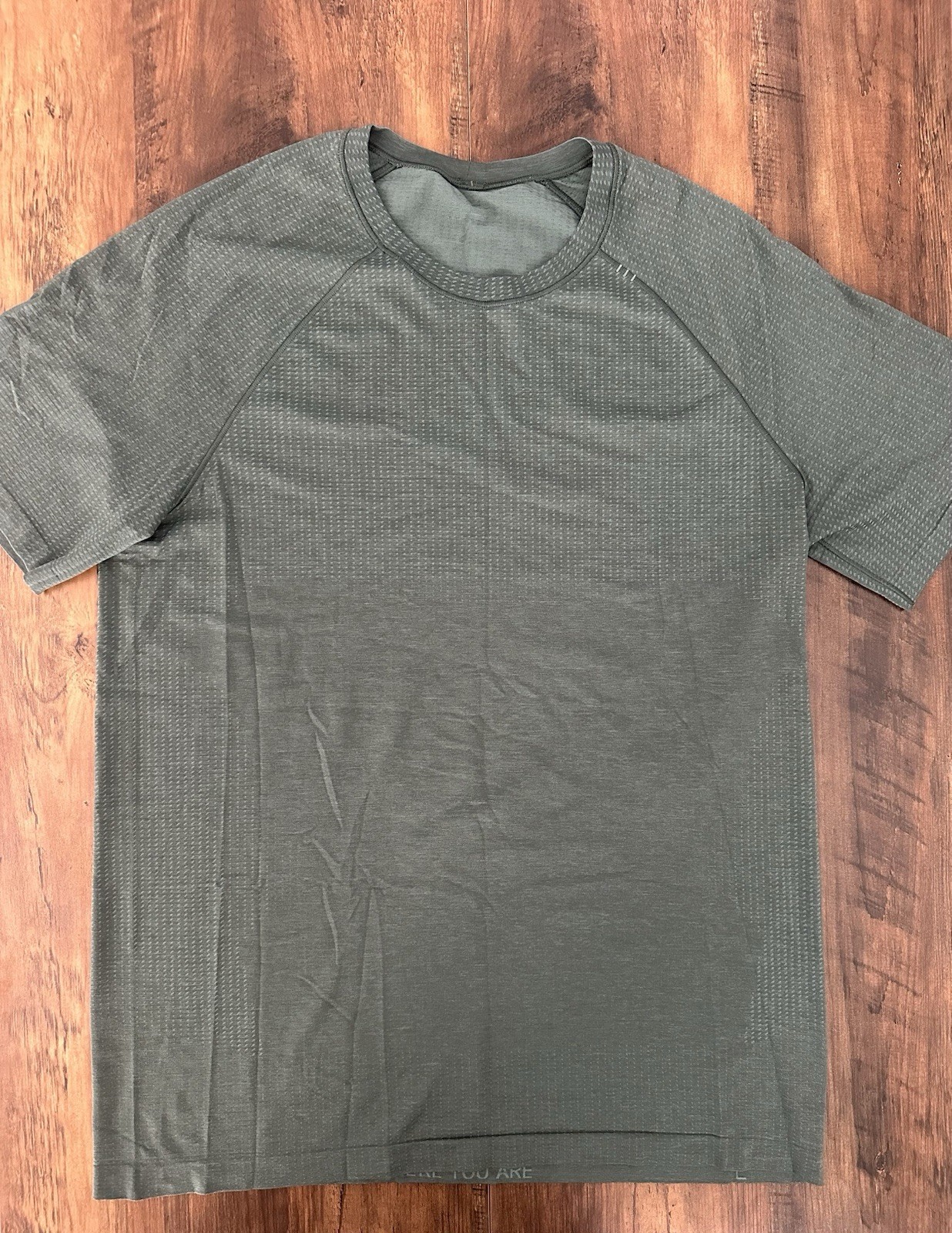 Lululemon Men’s Metal Vent Tech Short Sleeve Shirt Large Green Seamless gallery