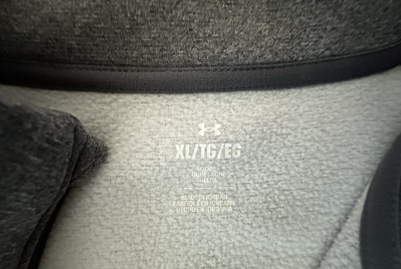 Under Armour Loose Gray & Navy 1/4 Zip Mock Neck Pullover - Men’s XL gallery