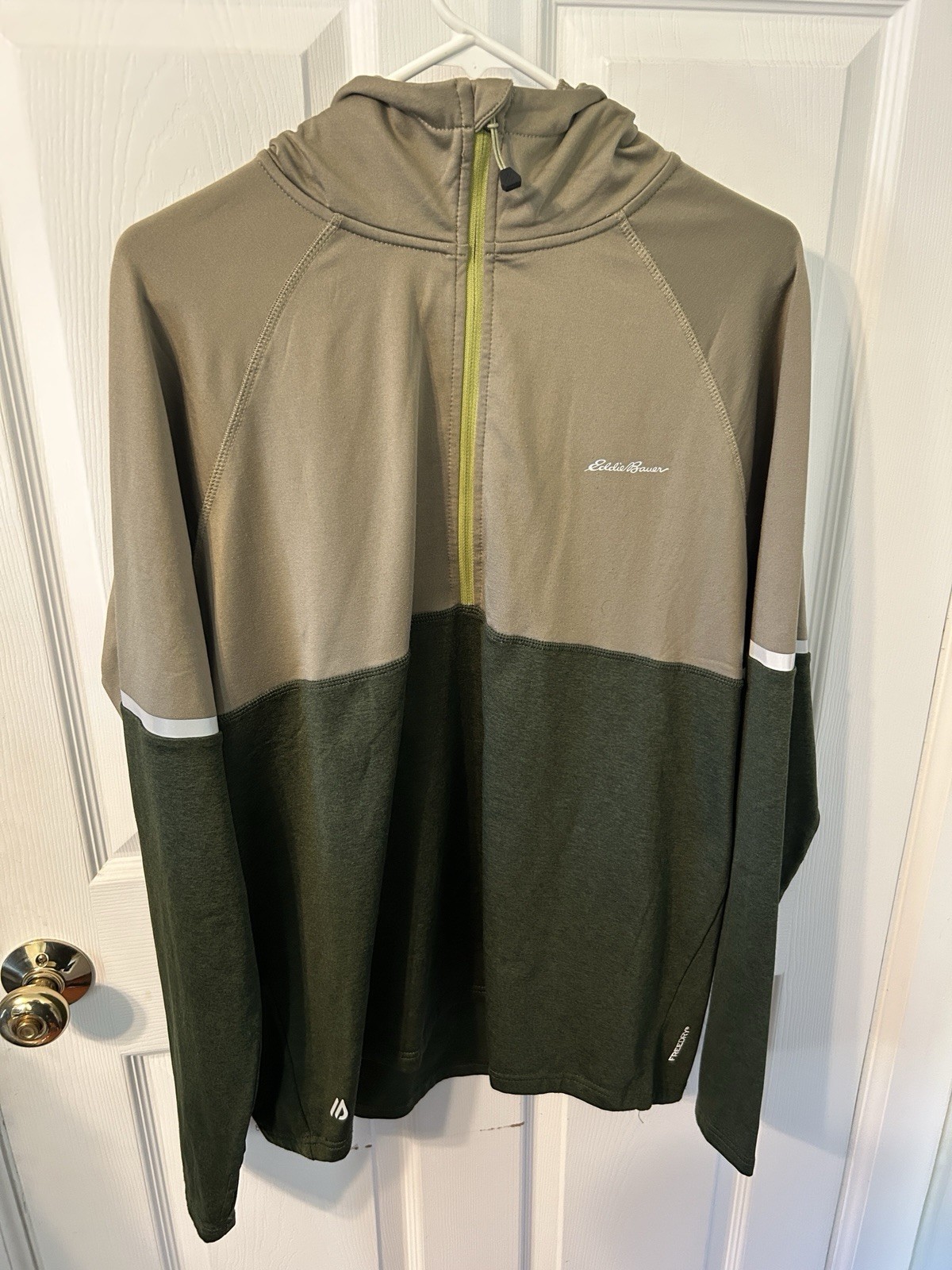 Eddie Bauer 1/4 Zip Motion Performance Top Mens Size Large gallery