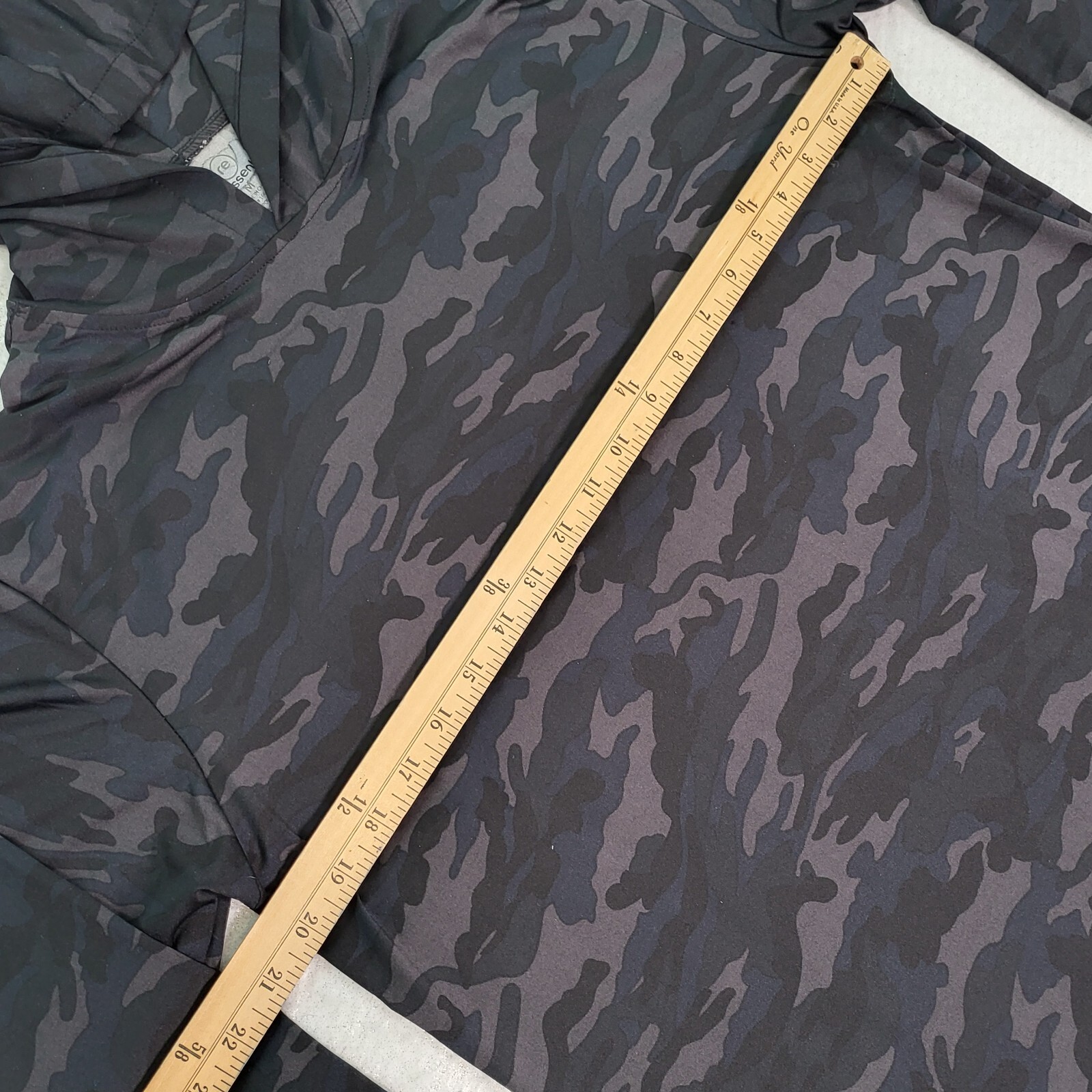 Real Essentials Hoodie Mens Size Medium Lightweight Performance Camo Dark Gray gallery