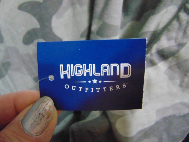 Highland Outfitters Men's Size Large Camouflage Hunting Top NEW w/ TAGS! gallery