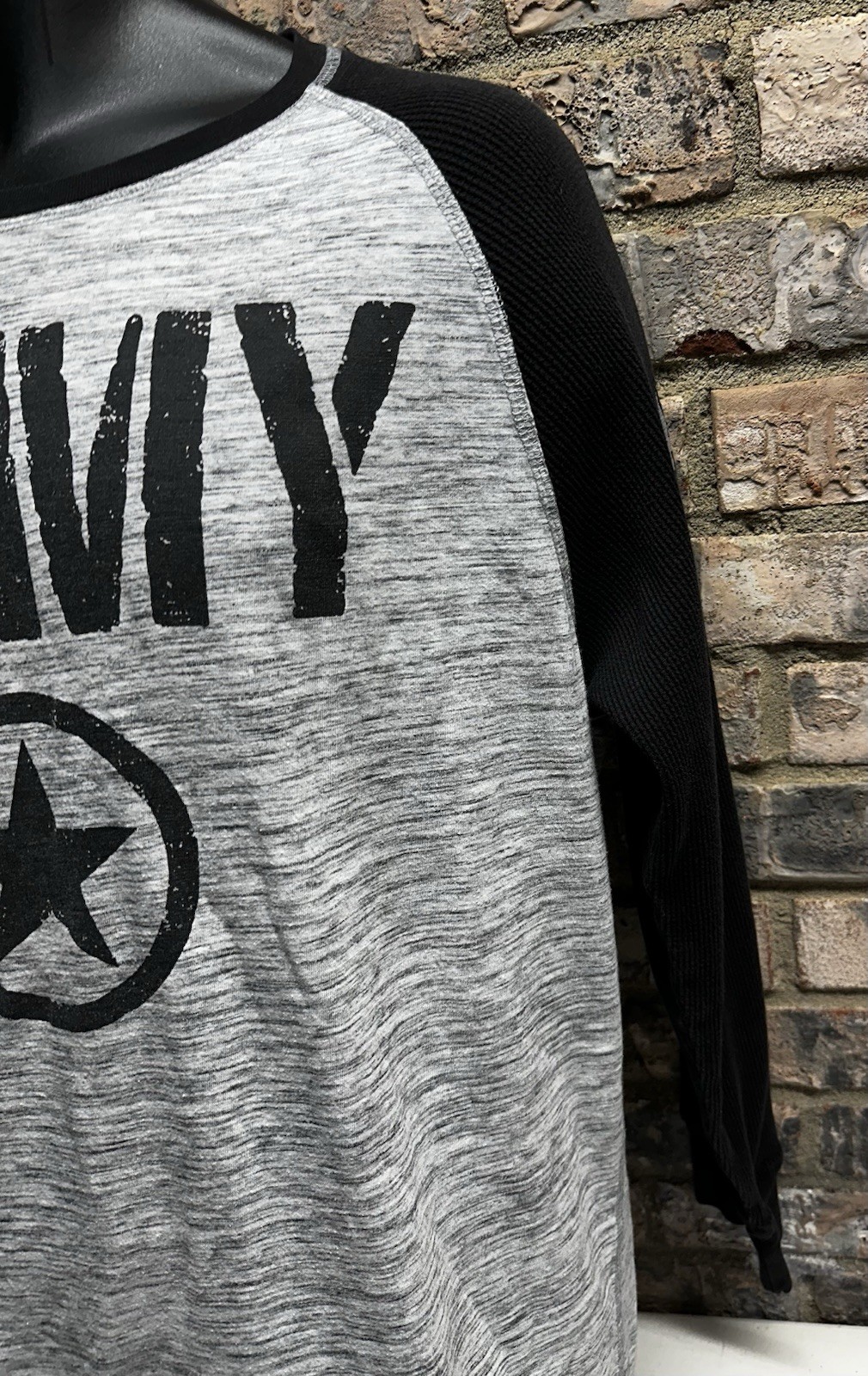 US Army Men’s Size Large Gray/Black Long Sleeve Shirt W/Thermal Sleeves Pullover gallery