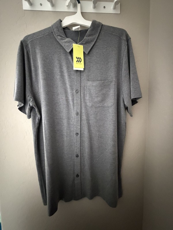 NWT Men's Short Sleeve Commuter Shirt Large All In Motion Grey Button Down gallery