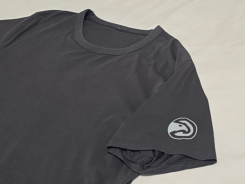 Lululemon X Atlanta Hawks NBA Black Lightweight Athletic Tshirt SZ XL gallery