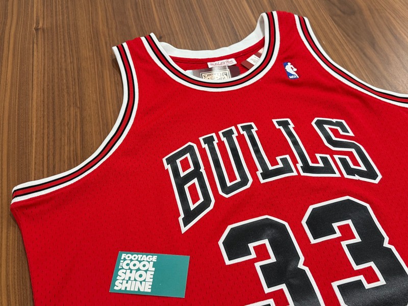 MITCHELL & NESS HWC SWINGMAN SCOTTIE PIPPEN CHICAGO BULLS 1997-98 JERSEY RED XXL gallery