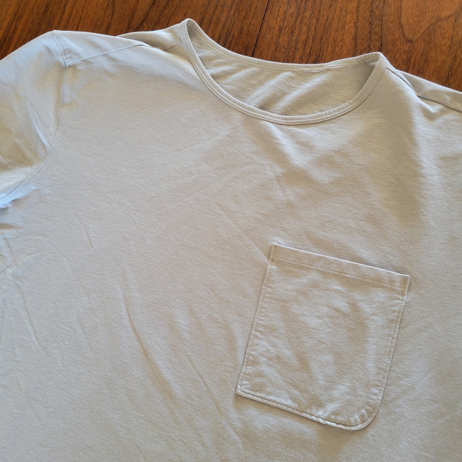 Lululemon Mens Medium Performance T-Shirt Short Sleeve Light Beige gallery