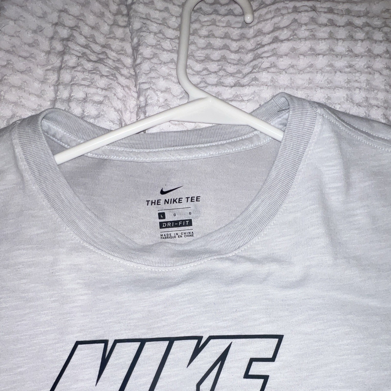Nike The Nike Tee Dri-FIT White Graphic Logo Crew Neck Short Sleeve T-Shirt L gallery