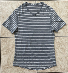 Lululemon Basic Tee Men’s Short Sleeve Gray Medium Stripe Classic V-Neck T-Shirt