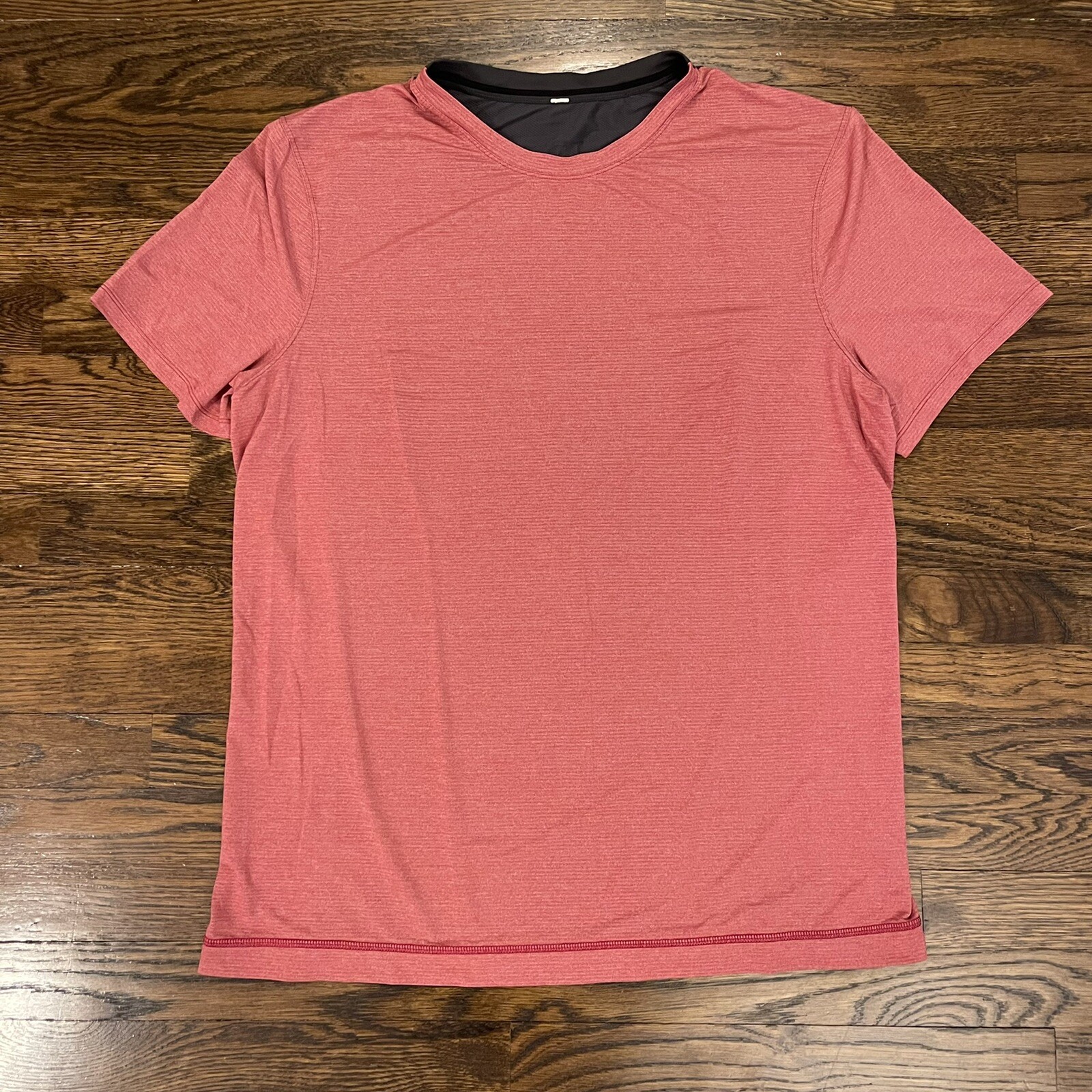 Lululemon Metal Vent Tech Shirt Mens XL Red Grey Short Sleeve Mesh Back Training gallery