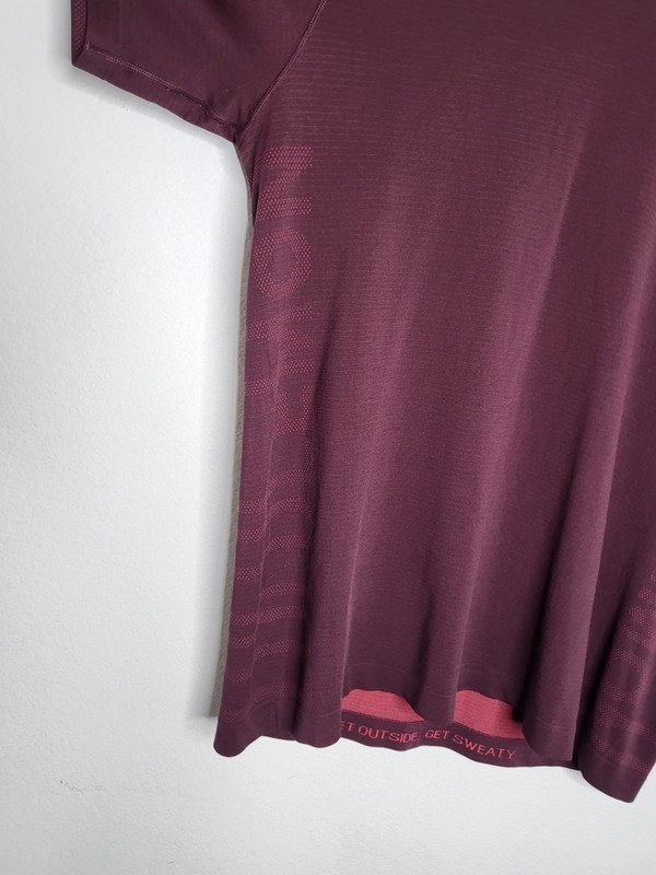 LULULEMON Metal Vent Tech Short Sleeve Top Men's Large Graphic Dark Red Adobe gallery