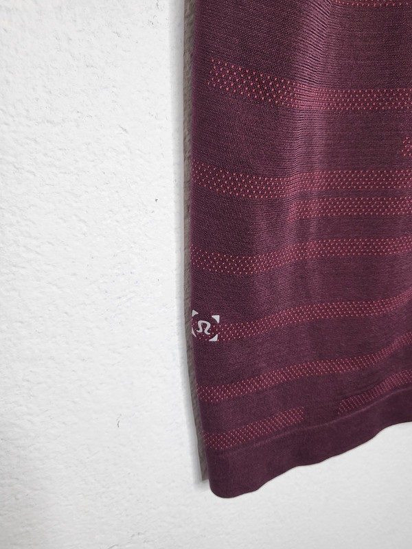 LULULEMON Metal Vent Tech Short Sleeve Top Men's Large Graphic Dark Red Adobe gallery