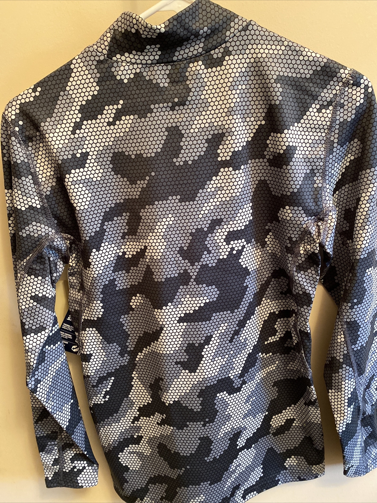 Starter Men’s LS Cold Compression NWT Top size Small 34-36 gallery