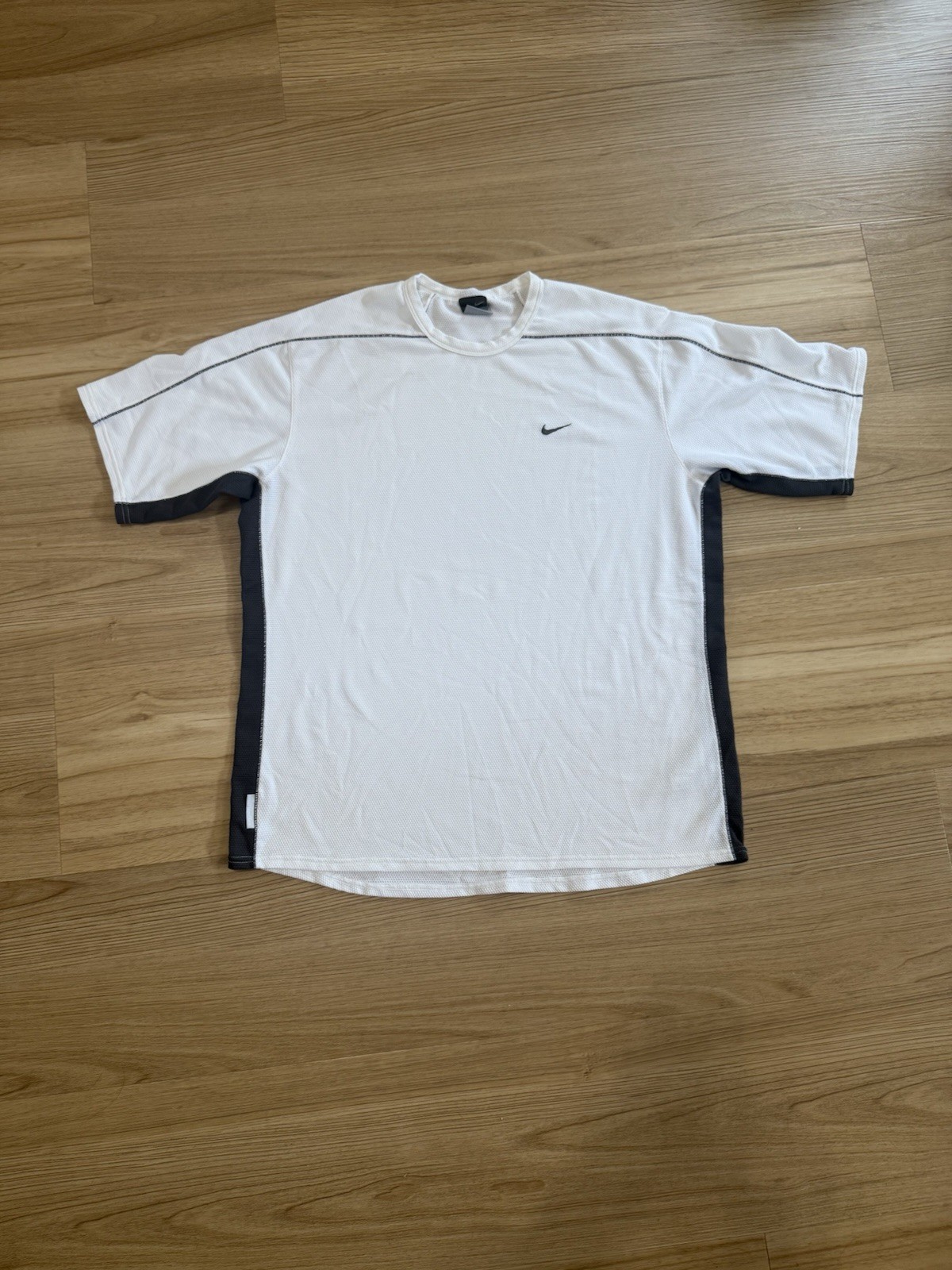 Mens NIKE White Performance Shirt Large Sports Golf Polyester Athletic gallery