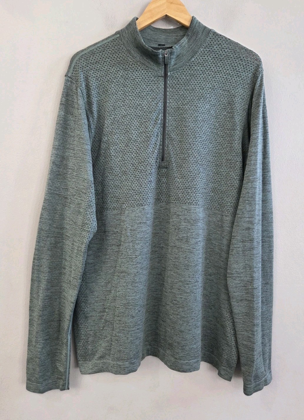 Lululemon Metal Vent Tech Pullover 1/2 Zip Green Perforated Gym Training Large gallery