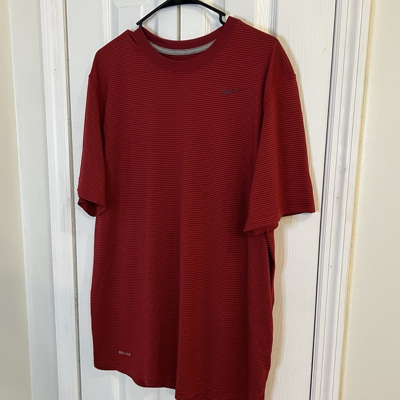 Nike Men's XL Shirt Red Striped Crewneck Short Sleeve Dri Fit Lightweight Soft gallery