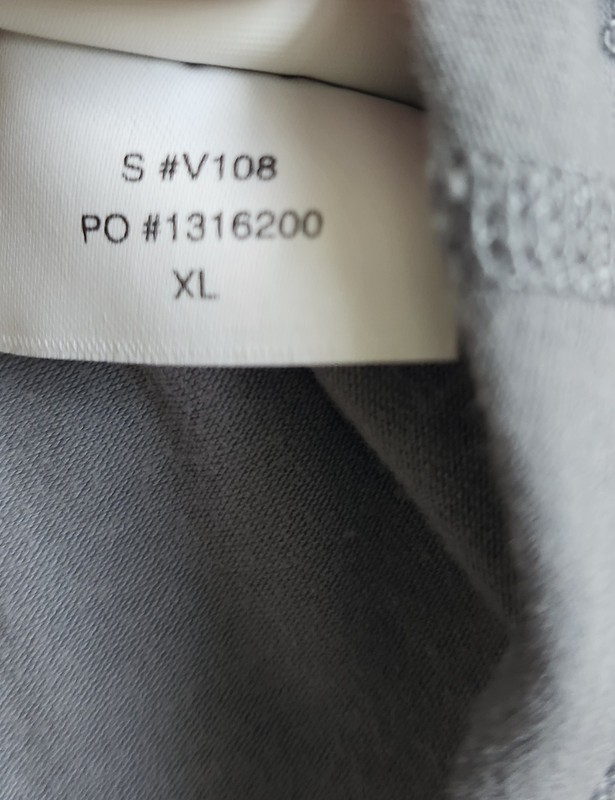 Vuori Shirt Mens XL Gray Long Sleeve Ease Performance Henley Athletic Gym Preppy gallery