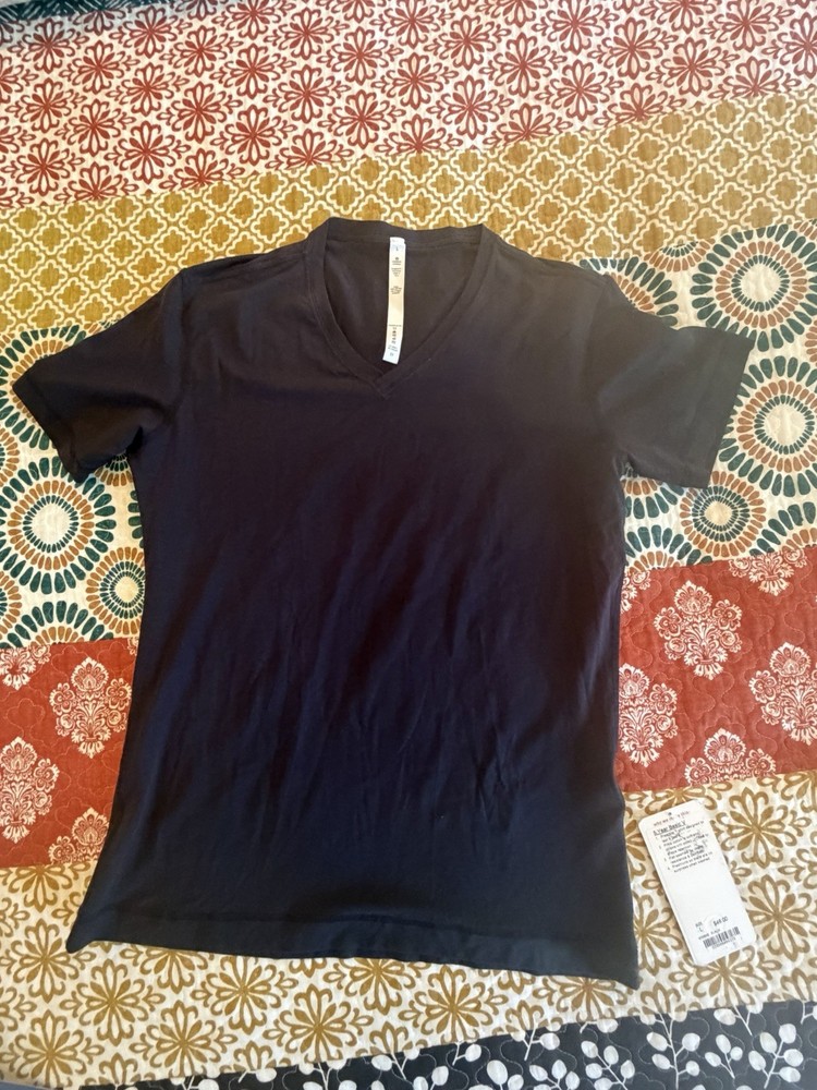 Lululemon Men's Black 5 Year Basic V, Size Large