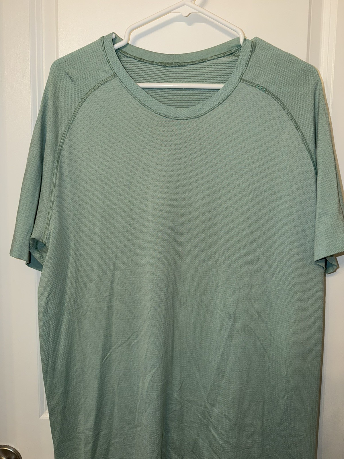 lululemon Metal Vent Tech Short-Sleeve Shirt - Large (L) / Mint gallery