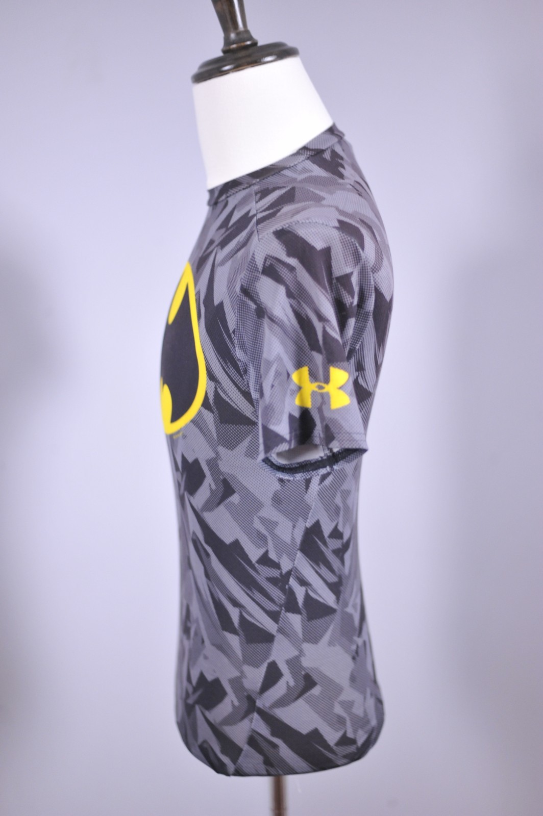 Under Armour Batman Compression Shirt Men's Medium M gallery