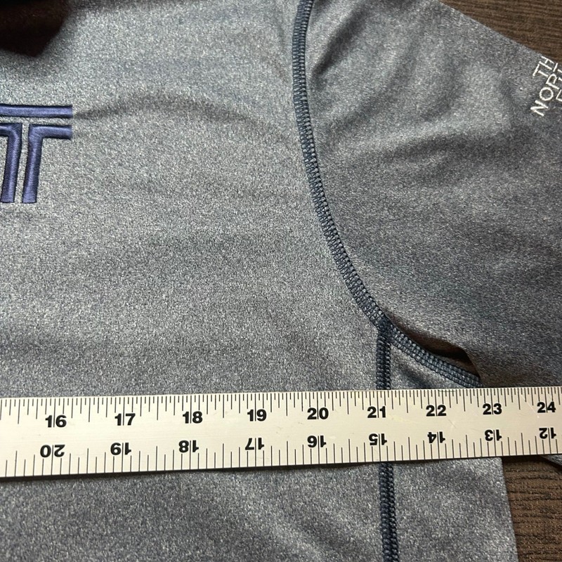 The North Face Mens Pullover XL TG Gray Quarter Zip Long Sleeve Shirt "T" Logo gallery