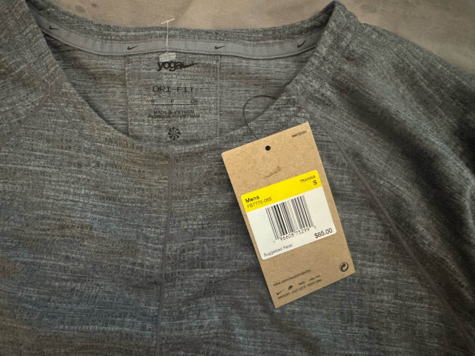 Nike Yoga Dri-Fit Yoga Move to Zero Training Top Thumbholes Grey Men's Size S gallery