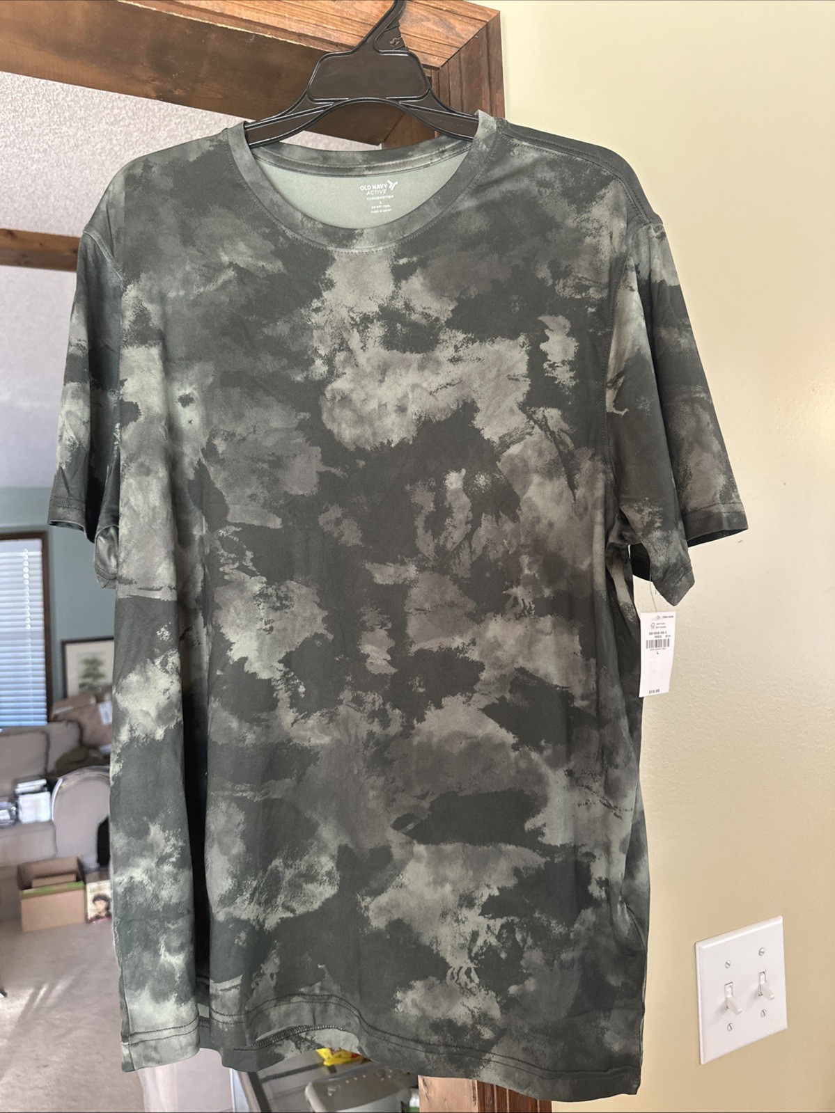 Old Navy Cloudmotion Go-Dry Cool Men’s Green Camo Short Sleeve T-shirt Large gallery