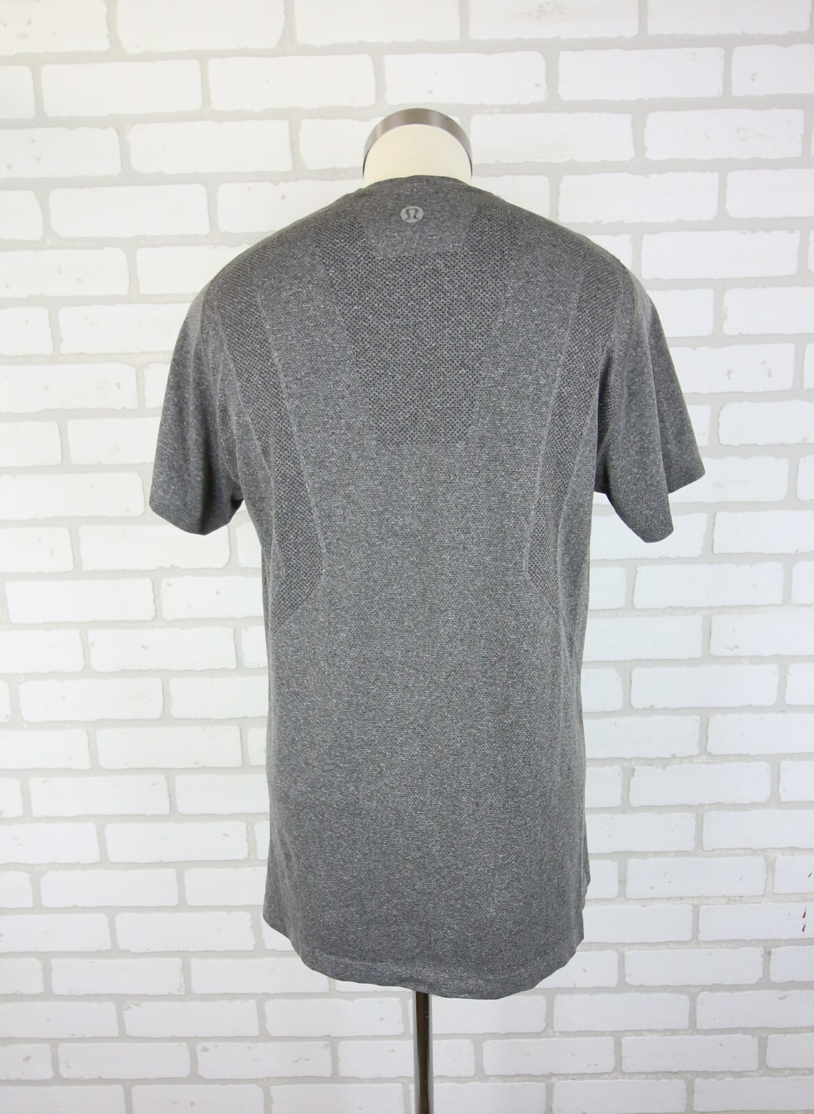 Lululemon Vent Tech T-Shirt Mens L 41" Chest Heather Gray Gym Workout gallery