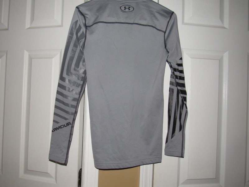 UNDER ARMOUR Men's Small Compression Shirt Long Sleeved Gray Black Cold Gear gallery