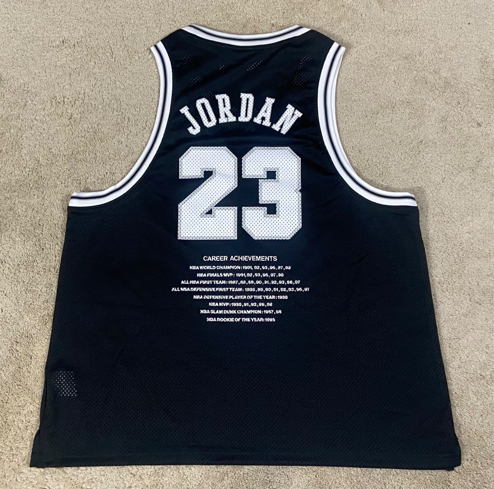 NWT! Nike Air Jordan Essentials Unisex Chicago Bulls Jersey HF9375 010 Size XL gallery